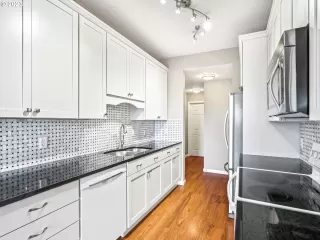 Photo #3: 23184068 Listing