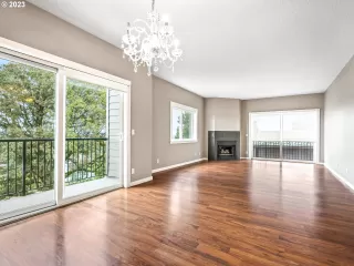 Photo #5: 23184068 Listing