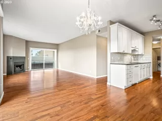 Photo #6: 23184068 Listing