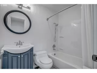 Photo #4: 23184757 Listing