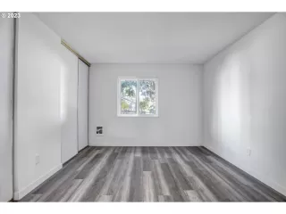 Photo #5: 23184757 Listing