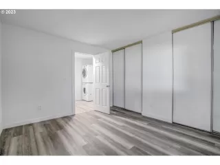 Photo #6: 23184757 Listing