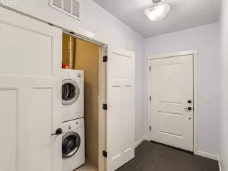 Photo #2: 23185868 Listing