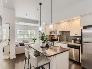 Photo #3: 23185868 Listing