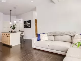 Photo #5: 23185868 Listing