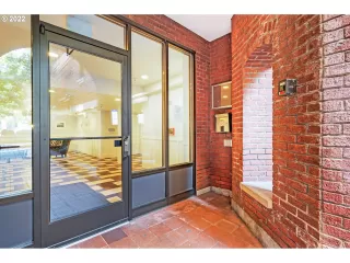 Photo #2: 23186060 Listing 