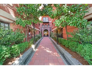 Photo #3: 23186060 Listing 