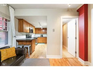 Photo #5: 23186060 Listing 