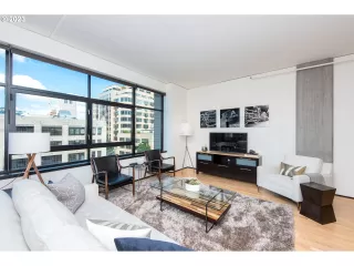 Photo #2: 23186307 Listing 