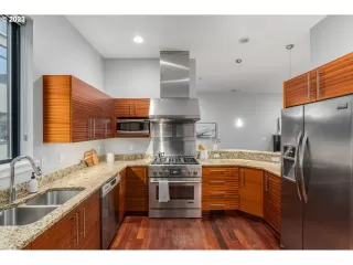 Photo #3: 23186315 Listing