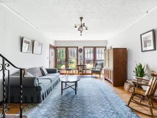 More Details about MLS # 23186595 : 4353 NE HALSEY ST 8