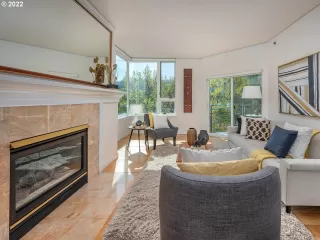 Photo #3: 23187899 Listing