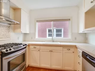 Photo #5: 23188046 Listing 