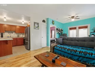 Photo #4: 23188088 Listing