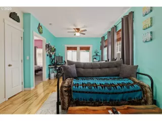 Photo #5: 23188088 Listing