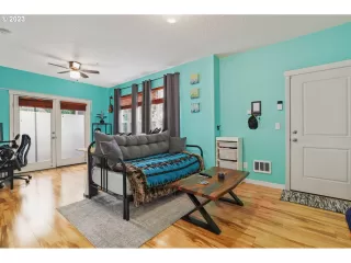 Photo #6: 23188088 Listing