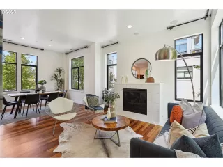 Photo #5: 23188169 Listing