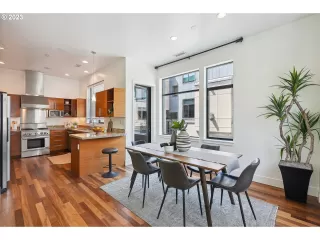 Photo #6: 23188169 Listing