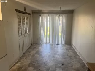 Photo #6: 23188511 Listing