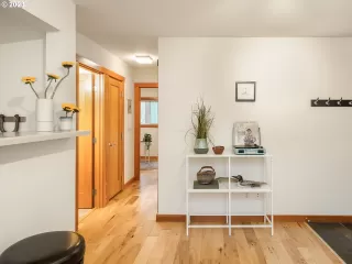 Photo #4: 23188581 Listing