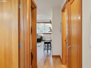 Photo #5: 23188581 Listing