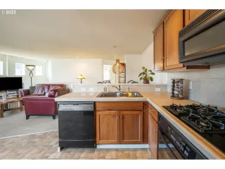 Photo #1: 23189234 Listing 