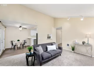 Photo #6: 23189563 Listing