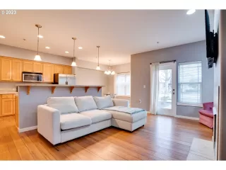 Photo #5: 23189621 Listing 