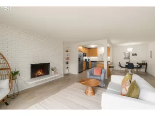 Photo #2: 23190325 Listing