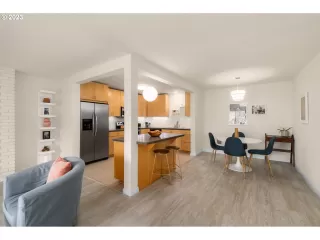 Photo #3: 23190325 Listing