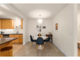 Photo #4: 23190325 Listing