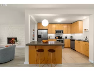 Photo #6: 23190325 Listing