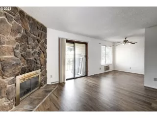 Photo #2: 23190473 Listing