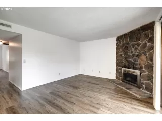 Photo #3: 23190473 Listing