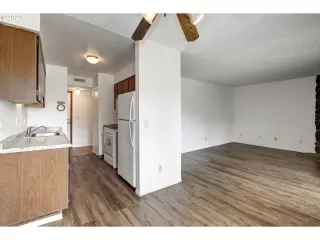 Photo #6: 23190473 Listing