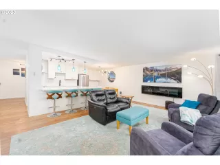 Photo #3: 23190710 Listing