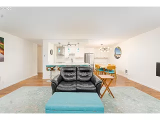 Photo #4: 23190710 Listing