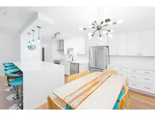 Photo #6: 23190710 Listing