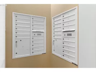 Photo #2: 23191084 Listing