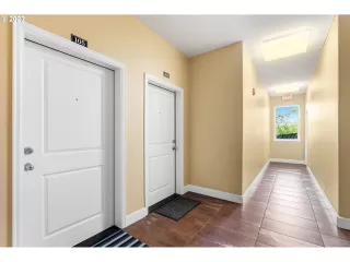 Photo #3: 23191084 Listing