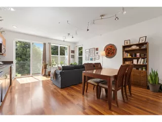 Photo #5: 23191084 Listing