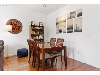 Photo #6: 23191084 Listing