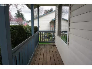 Photo #4: 23191179 Listing