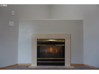 Photo #6: 23191179 Listing