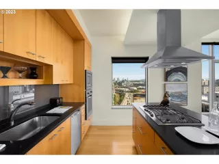 Photo #2: 23191197 Listing