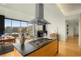 Photo #3: 23191197 Listing