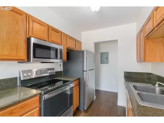 Photo #3: 23192346 Listing