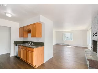 Photo #4: 23192346 Listing