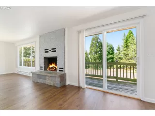 Photo #5: 23192346 Listing