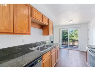 Photo #6: 23192346 Listing